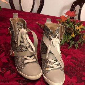 Adorable, sparkly wedge sneakers! Size 7!